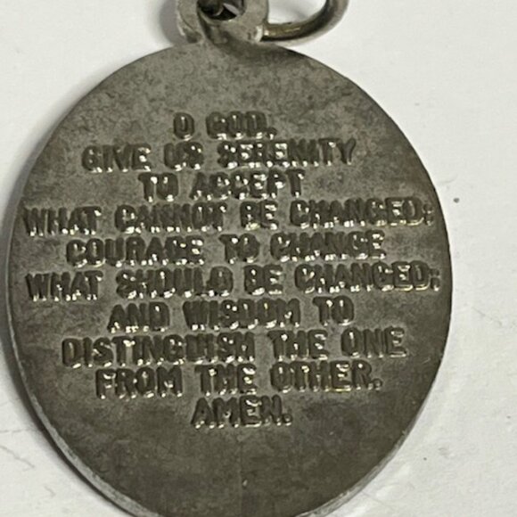 VTG Christian Praying Hands Oval Medal Pendant Serenity Prayer - Picture 4 of 8